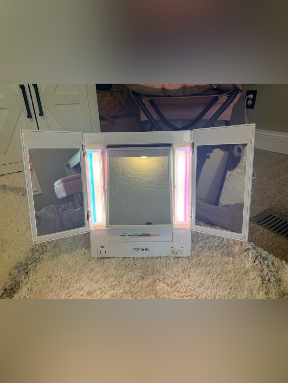Vintage Jerdon Lighted Tri-Fold Makeup Mirror - White